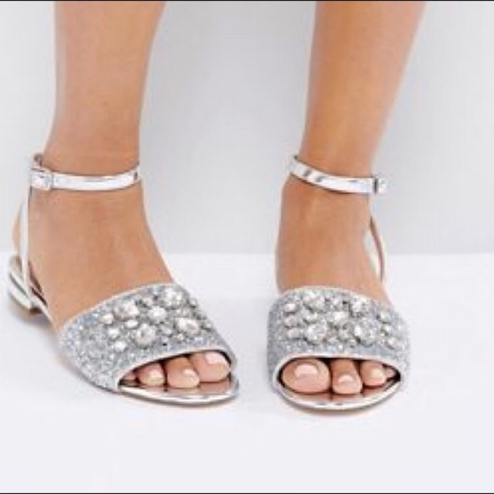NWT SILVER EMBELLISHED FLATS 10M